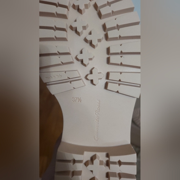 Gianvito Rossi Cream Lace-Up Boots with Rugged Sole - Picture 7 of 13